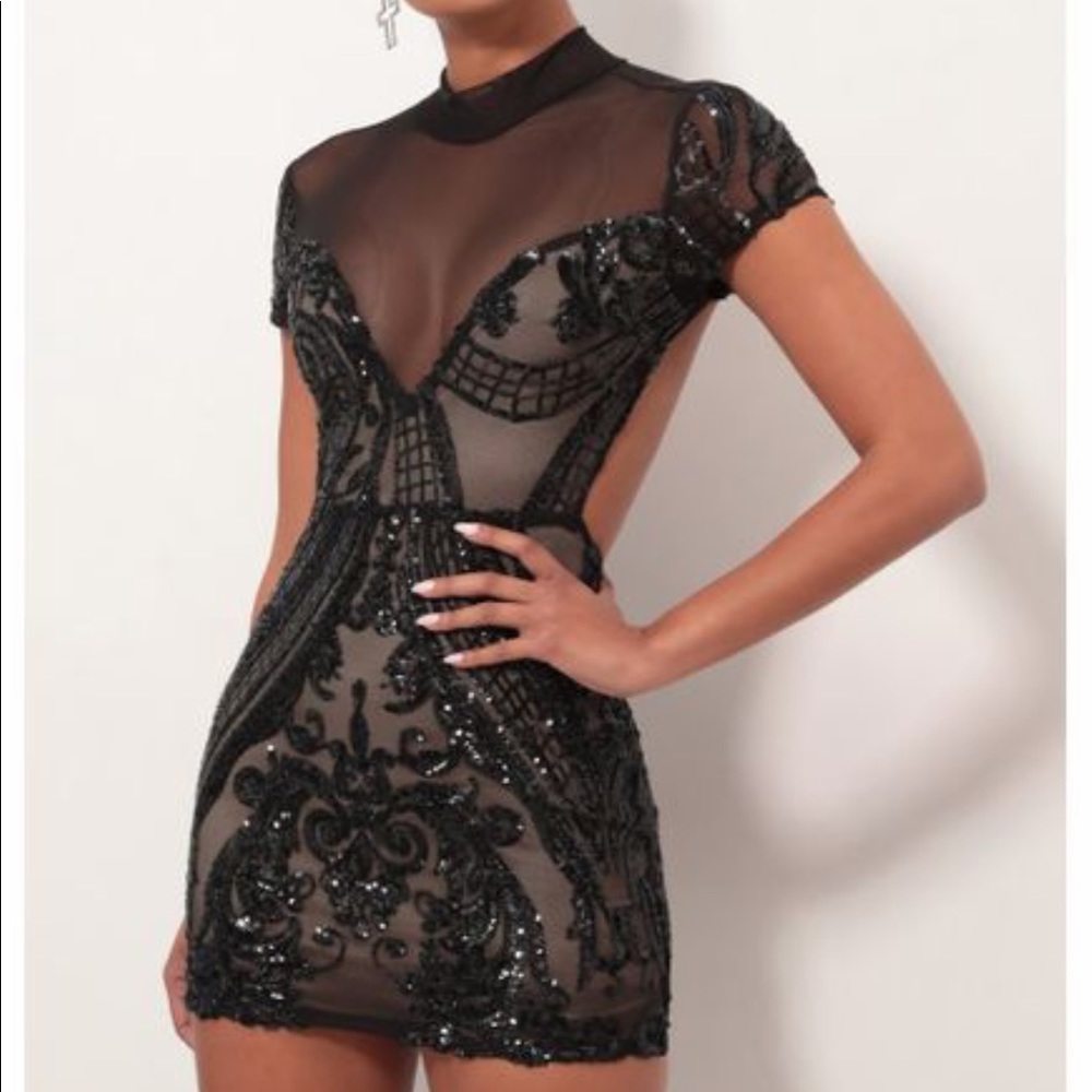 Black bodycon dress